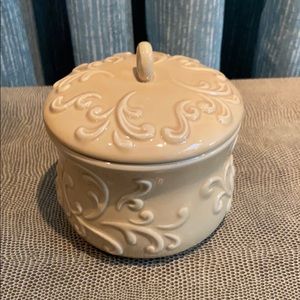 Brighton Ceramic Illuminates Candle With Lid